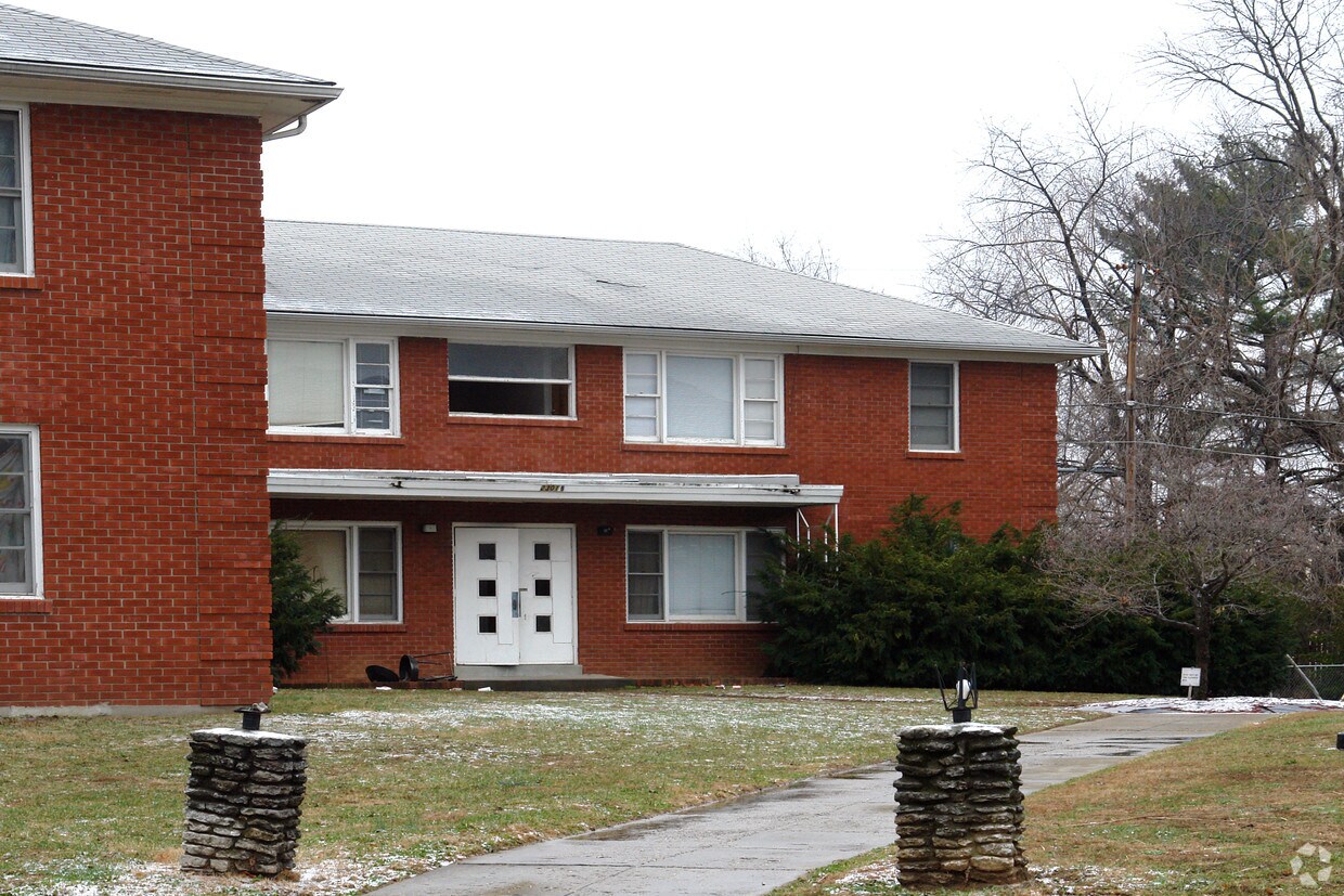 Building Photo - 2301 Terrier Ct