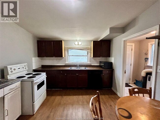 Photo du bâtiment - 789 Bridge Ave