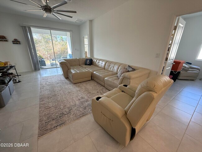 Foto del edificio - 412 Three Oaks Dr