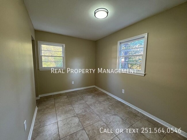 Building Photo - 6805 Stinson Ct