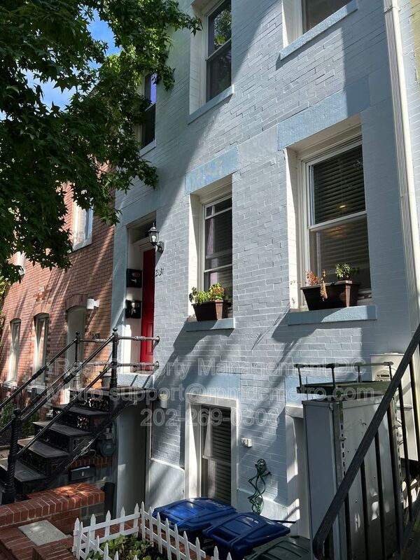 Foto del edificio - 2131 Newport Place NW Unit 3 (basement)