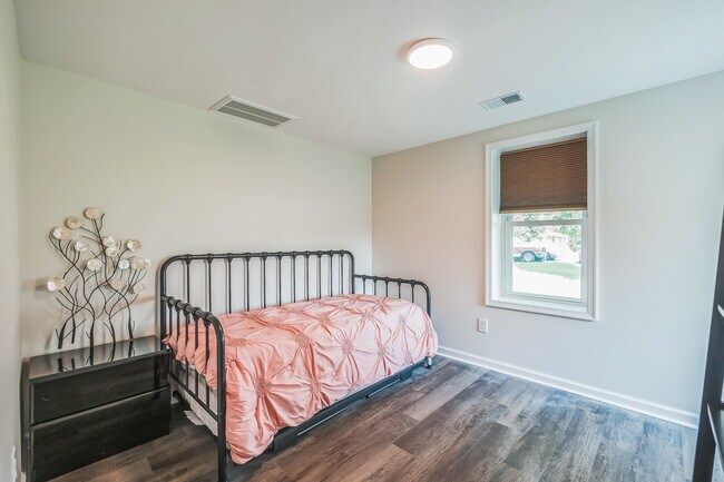 Foto del edificio - 407 Woodbury Ave