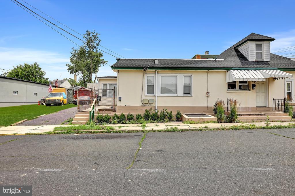 Foto principal - 44 Dover Ave