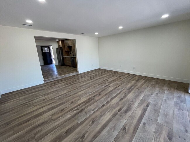 Foto del edificio - 5607 Dorothy Way