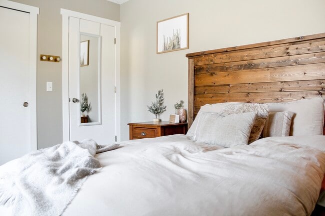 Building Photo - 1987 Palm Dr