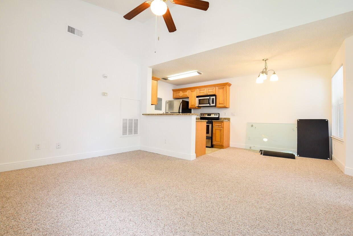 Primary Photo - Charming 2 Bed 2 Bath Second Floor Gated C...