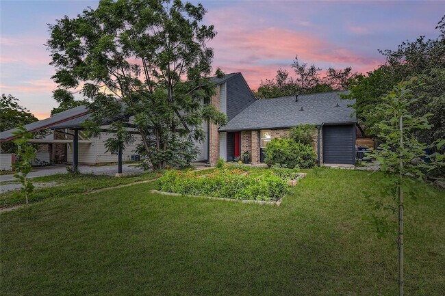 Foto del edificio - 6807 Woodhue Dr