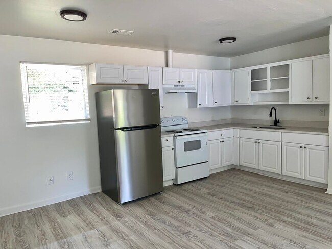 Foto del edificio - 3 Bed Ranch...TOTALLY Renovated!