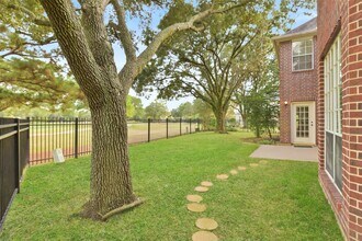 Building Photo - 1915 Lytham Ln