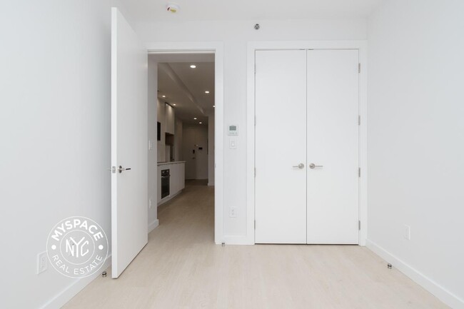 Foto del edificio - 280 Meeker Ave