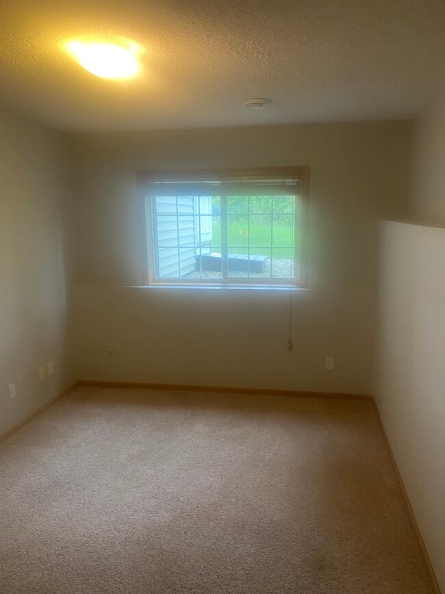 Building Photo - 501 Creekside Dr
