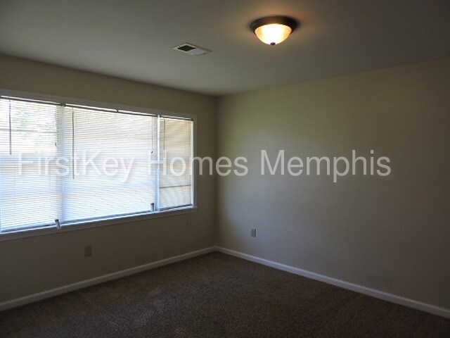 Building Photo - 3161 Beauchamp Dr