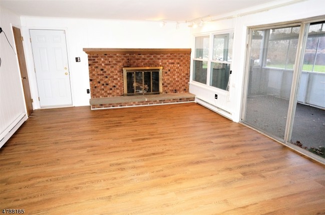 Building Photo - 246 Lake Shore N