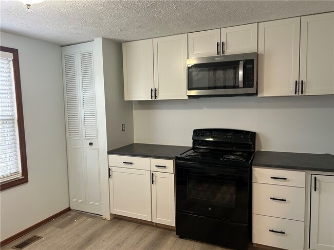 Foto del edificio - 3101 Camberly Dr