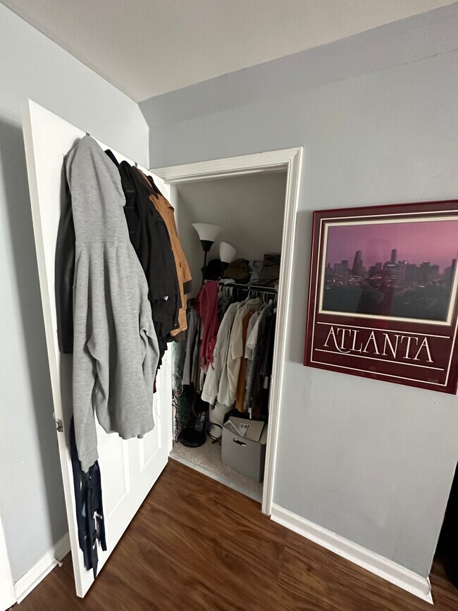 Foto del edificio - 339 Henry Aaron Ave SW