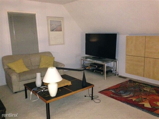 Foto del edificio - 7491 N Shadeland Ave