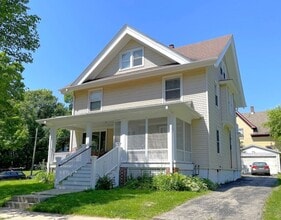 Building Photo - 104 Lathrop St