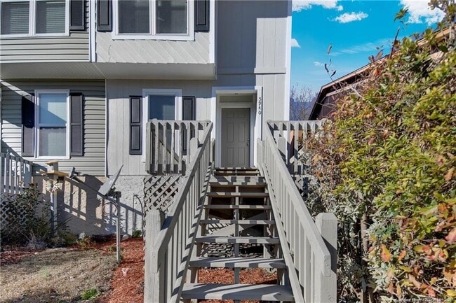 Building Photo - 5940 Laguna Dr