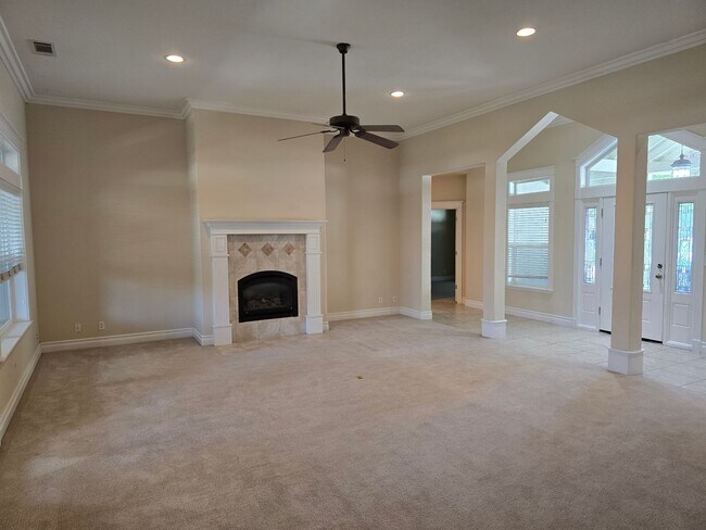 Foto del edificio - 105 Sterling Oaks Dr