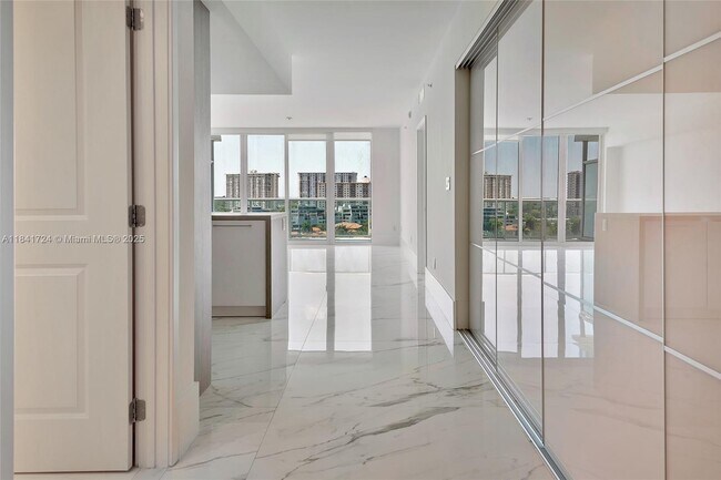 Building Photo - 400 Sunny Isles Blvd
