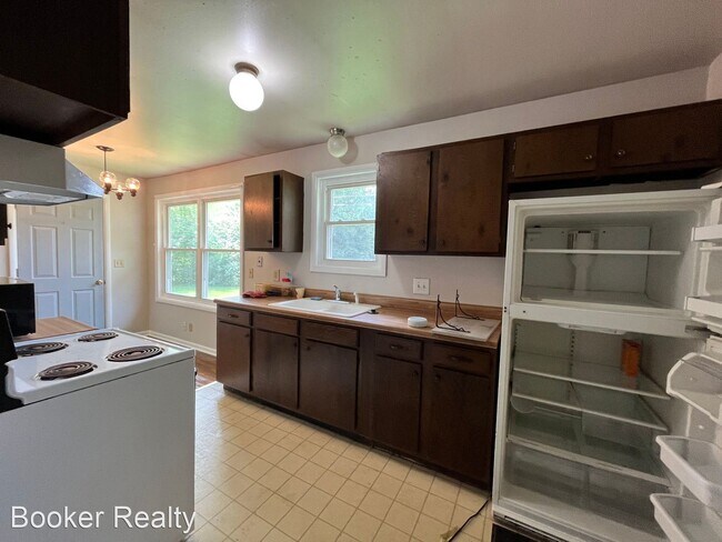 Building Photo - 3 br, 1 bath House - 10516 N Delaware St
