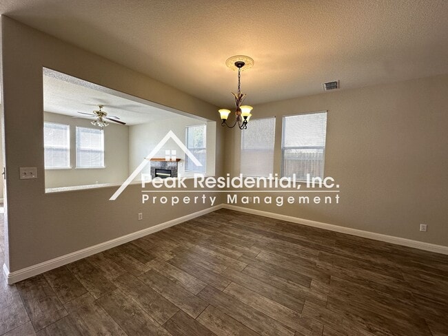 Foto del edificio - Newer 5bd/3ba Rocklin home with Lots of Ex...