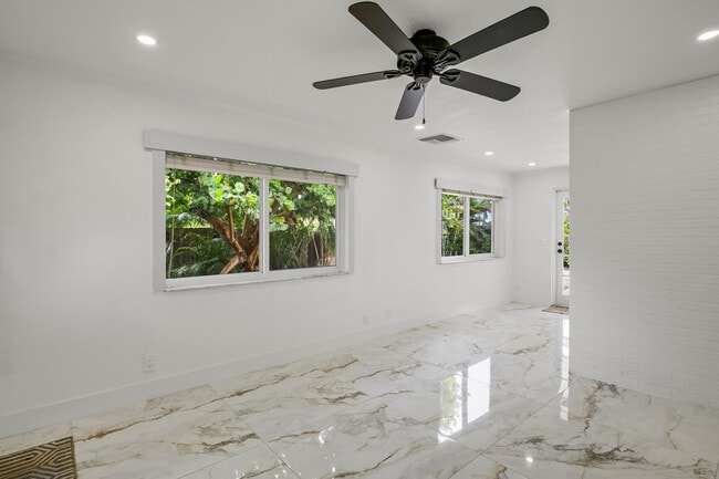 Building Photo - 701 Florida Mango Rd