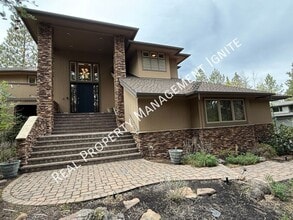Building Photo - 3337 NW McCready Dr