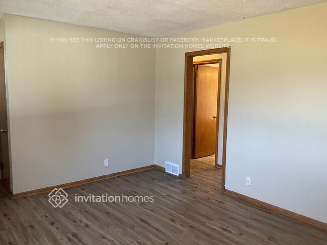 Building Photo - 2713 W 71st 1/2 St