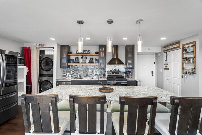 Foto del edificio - 3558 Shore Dr