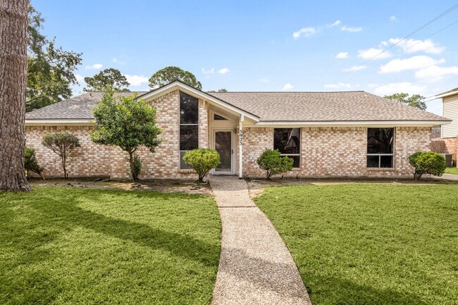 Building Photo - 5923 Pebble Springs Dr