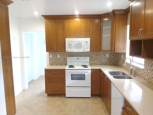 Building Photo - 2811 SW 79th Ave