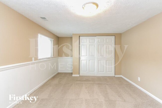 Building Photo - 3967 Pineview Ln