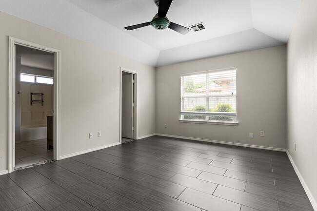 Foto del edificio - 5512 Golden Dr