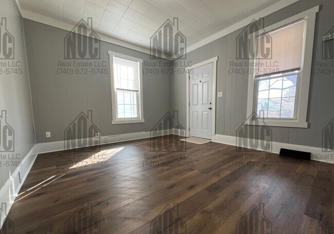 Building Photo - 510-510 N Zane Ave