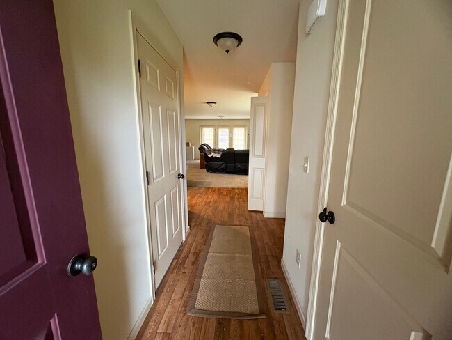 Foto del edificio - Beautiful 3 Bedroom Townhome in Lakeside C...