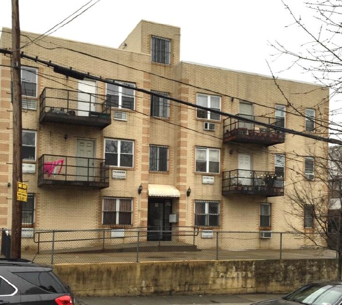Primary Photo - 8705 168th St