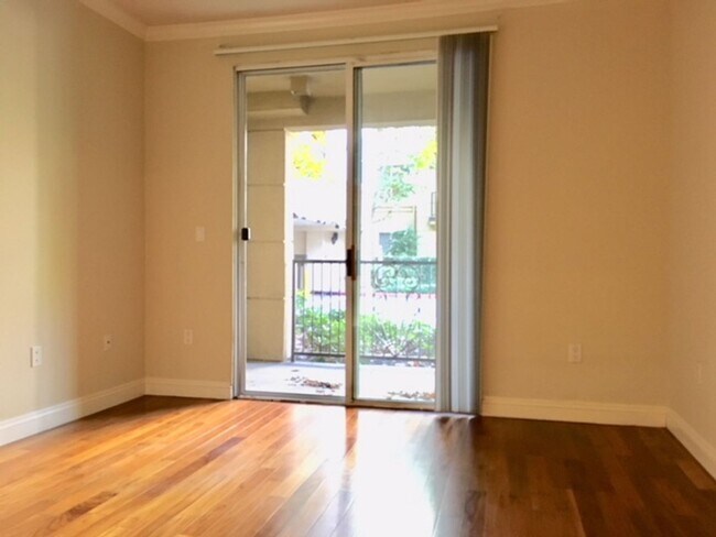 Building Photo - Watermarke: Lower 1 Bed 1 Bath Condo,