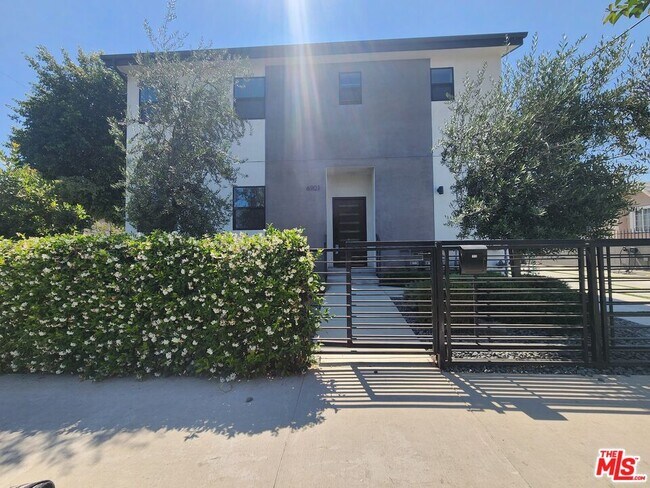 Foto del edificio - 6901 Hinds Ave
