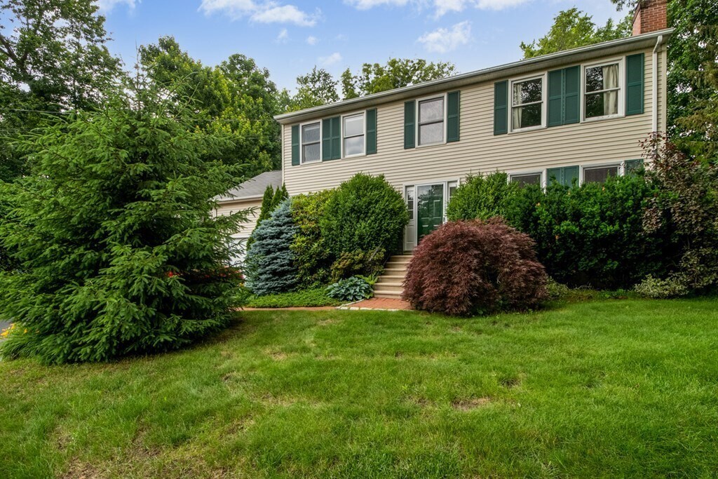 Primary Photo - 18 Ladyslipper Dr