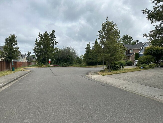 Building Photo - Beautiful 5 Bed/3Ba Single Family Home