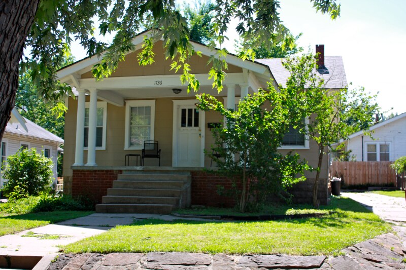 Primary Photo - 1736 S Xanthus Ave