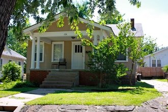 Building Photo - 1736 S Xanthus Ave