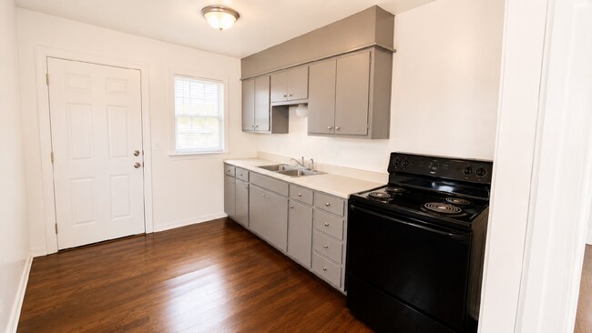Foto del edificio - 2-Bed, 1- Bath Brick Home For Rent