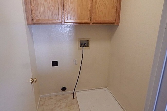 Building Photo - 5013 Ranch Hollow Way