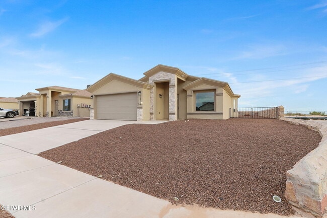 Building Photo - 13736 Flora Vista Ave