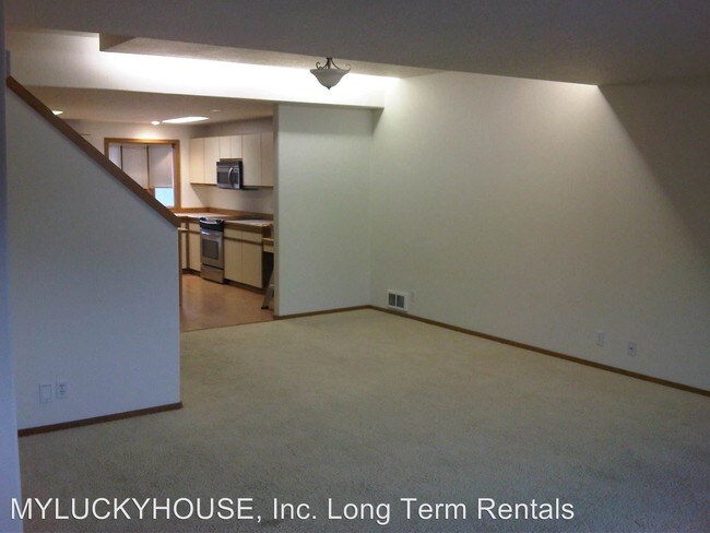 Building Photo - 1050 NE Butler Market Rd