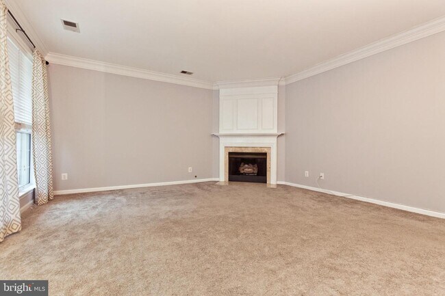 Building Photo - 1735 Kingsgate Ct