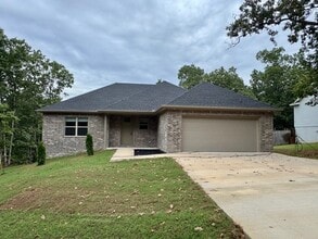 Building Photo - 38 Woodbridge Dr