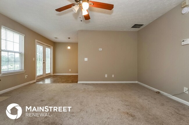 Building Photo - 815 Lakeside Cir